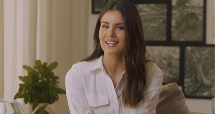 Camilla Queiroz estrela campanha da Aliansce Sonae para estimular compra online