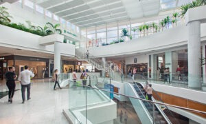Corredor de lojas no Boulevard Shopping Belo Horizonte