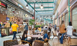 clientes conversando no Bangu Shopping