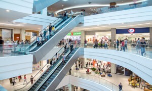 Clientes fazendo compras no Boulevard Shopping Belém