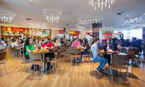 Clientes nos restaurantes do Boulevard Shopping Belém