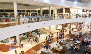 Corredor de lojas Shopping Vila Velha