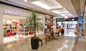 Corredor de lojas Goiânia Shopping