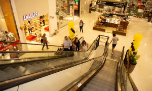 Escada rolante Metrô Santa Cruz