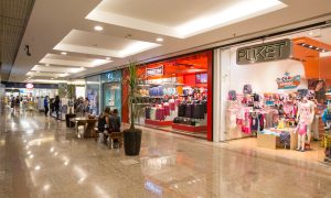 Corredor de lojas Goiânia Shopping