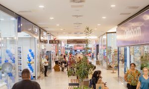 Corredor de lojas Amazonas Shopping